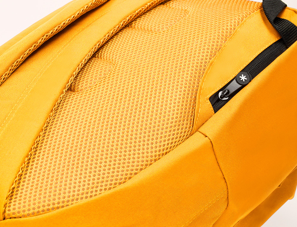 MOCHILA ANTARTIK COM ASA E BOLSO COM FECHO COR MOSTARDA 310X160X410 MM