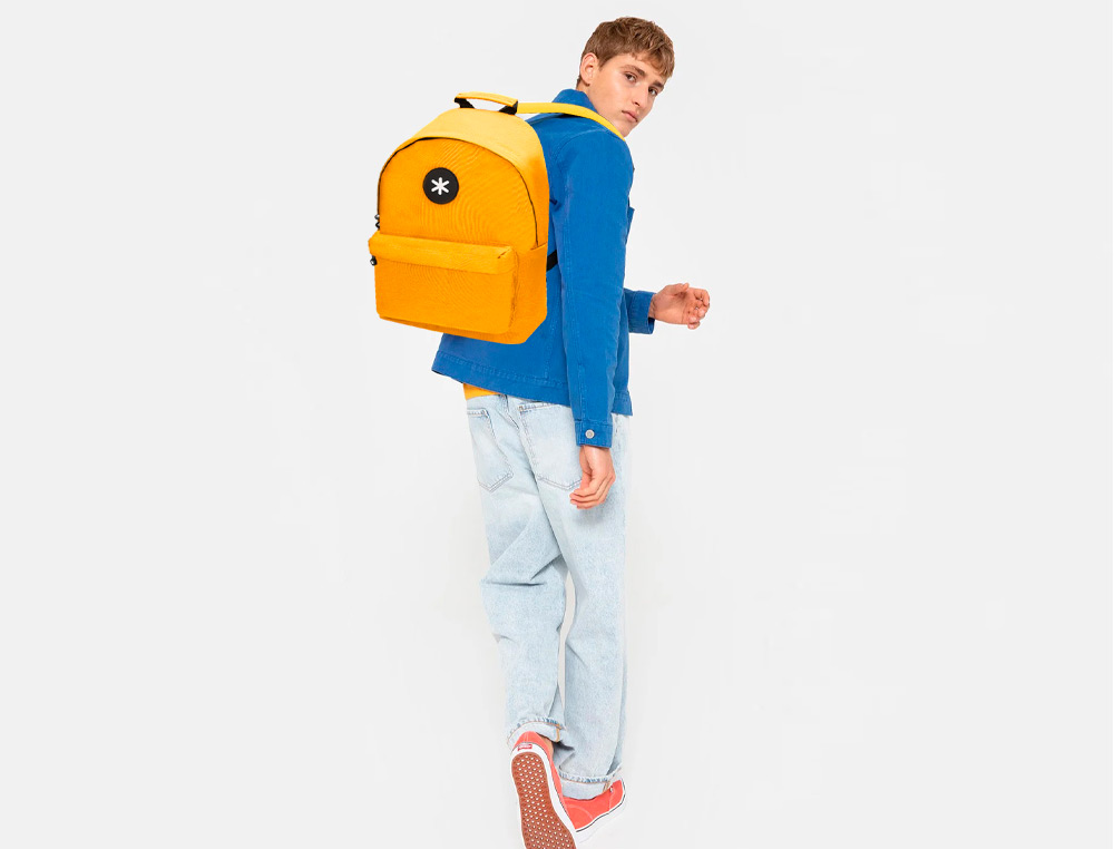 MOCHILA ANTARTIK COM ASA E BOLSO COM FECHO COR MOSTARDA 310X160X410 MM