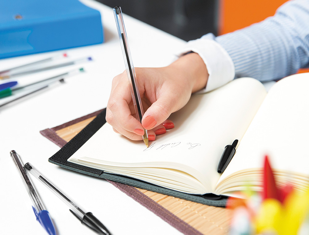 ESFEROGRAFICA BIC CRISTAL MEGA TUBO 16+4 UNIDADES CORES SORTIDAS 8 AZUIS / 5 PRETAS / 4 VERMELHAS 3 VERDES