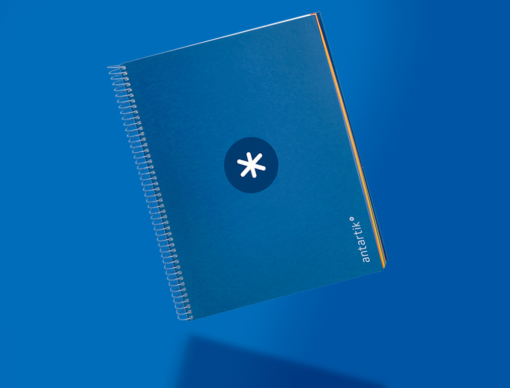 CADERNO ESPIRAL DIN A4 ANTARTIK CAPA FORRADA 120 F 100 GR PAUTADO 5 BANDAS COR AZUL ESCURO
