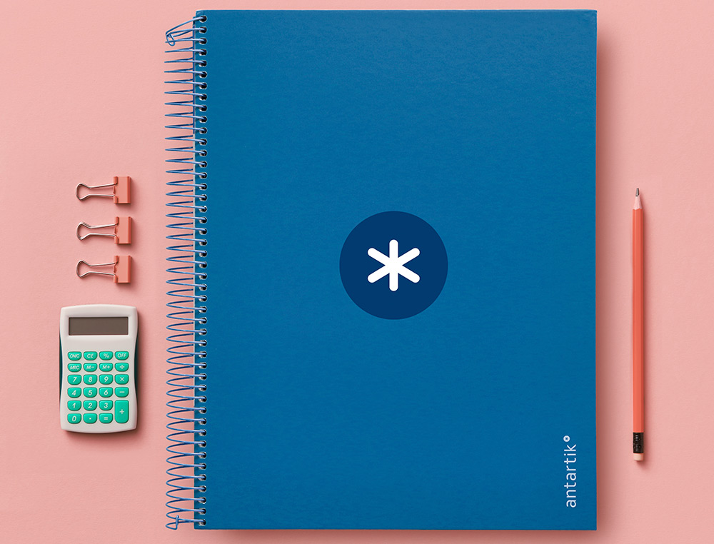 CADERNO ESPIRAL DIN A4 ANTARTIK CAPA FORRADA 120 F 100 GR PAUTADO 5 BANDAS COR AZUL ESCURO