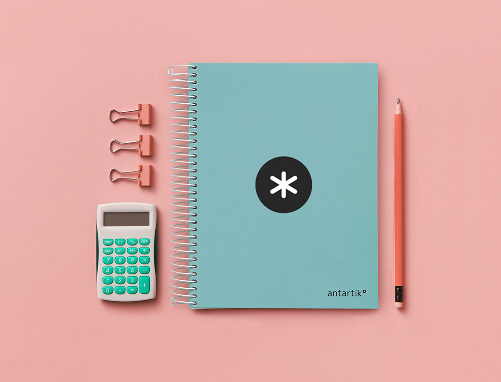 CADERNO ESPIRAL DIN A5 ANTARTIK CAPA FORRADA 120 F 100 GR PAUTADO 5 MM 5 BANDAS COR MENTA