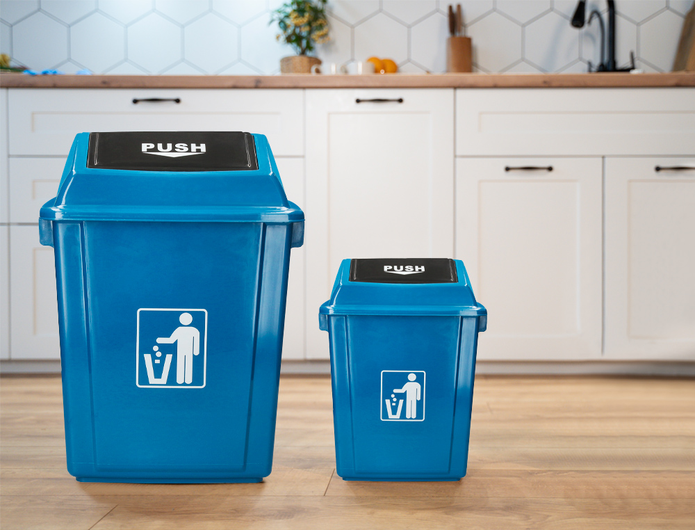 CONTENTOR DE LIXO Q-CONNECT PLASTICO COM TAMPA DE EMPURRAR 20 LITROS 340X240X450 MM AZUL