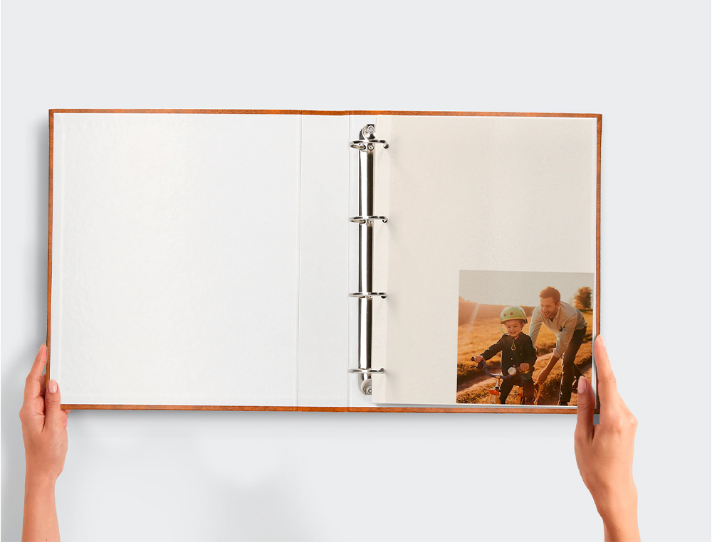 ALBUM DE FOTOS LIDERPAPEL ANEIS SERIE CLASSIC COM 20 FOLHAS AUTOADESIVAS COR CASTANHO