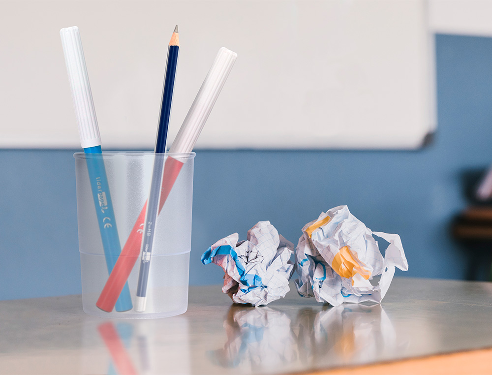 PORTA LAPIS Q-CONNECT PLASTICO TRANSPARENTE