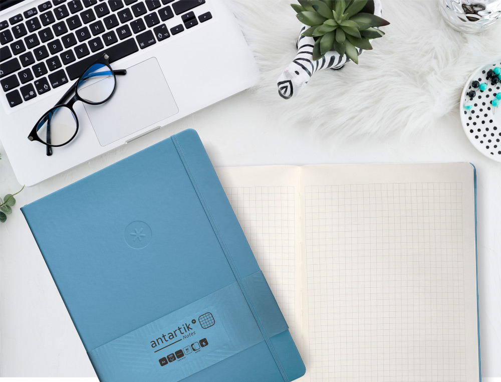 CADERNO COM ELASTICO ANTARTIK NOTES CAPA DURA A4 QUADRICULADO AZUL CLARO 100 FOLHAS 80 GR FSC
