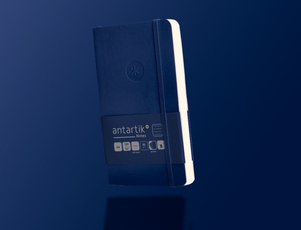 CADERNO COM ELASTICO ANTARTIK NOTES CAPA MOLE A6 PAUTADO AZUL MARINHO 100 FOLHAS 80 GR FSC