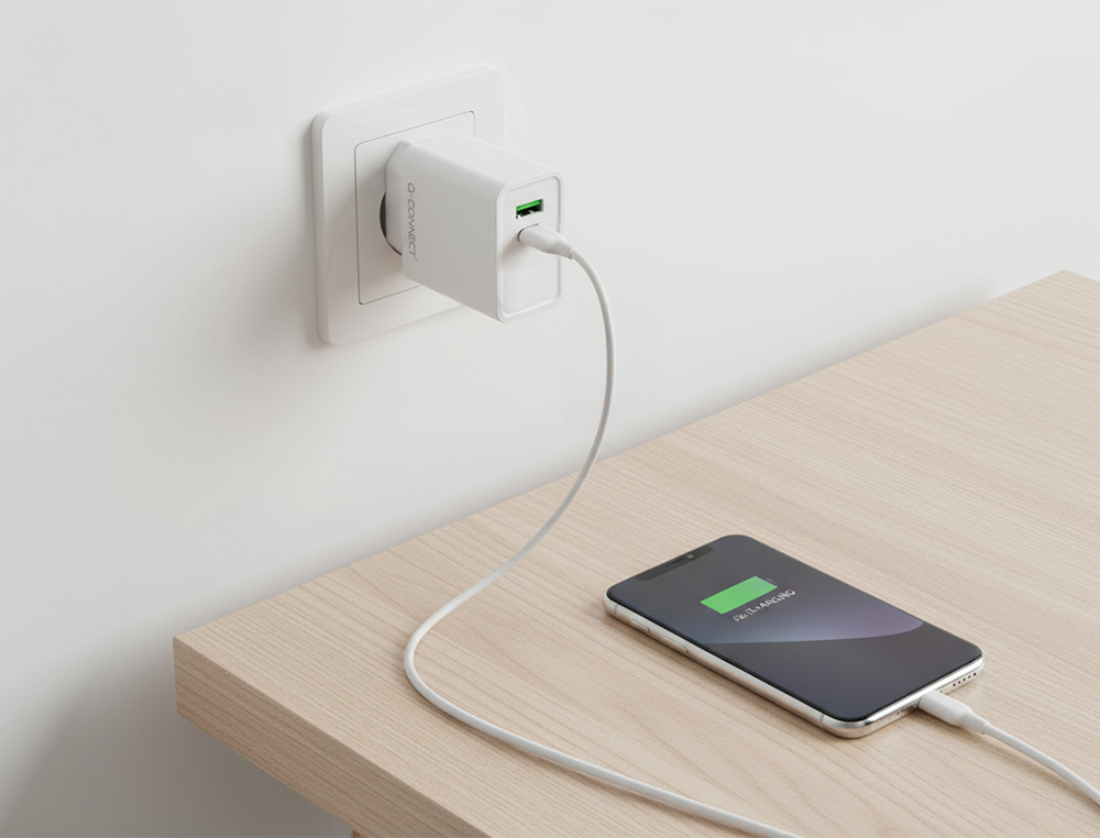 CARREGADOR DE PAREDE USB-A E USB-C Q-CONNECT 20 W BRANCO