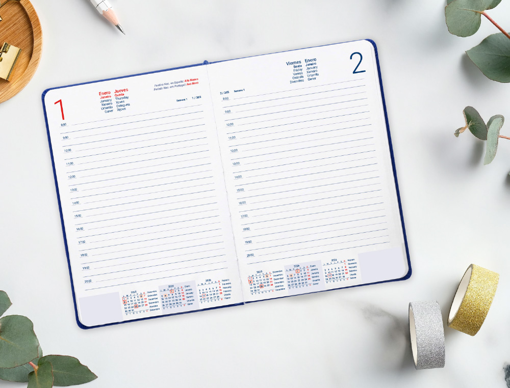 AGENDA ENCADERNADA LIDERPAPEL MYKONOS 15X21 2026 DIA PAGINA AZUL CLARO PAPEL 70 GR FSC