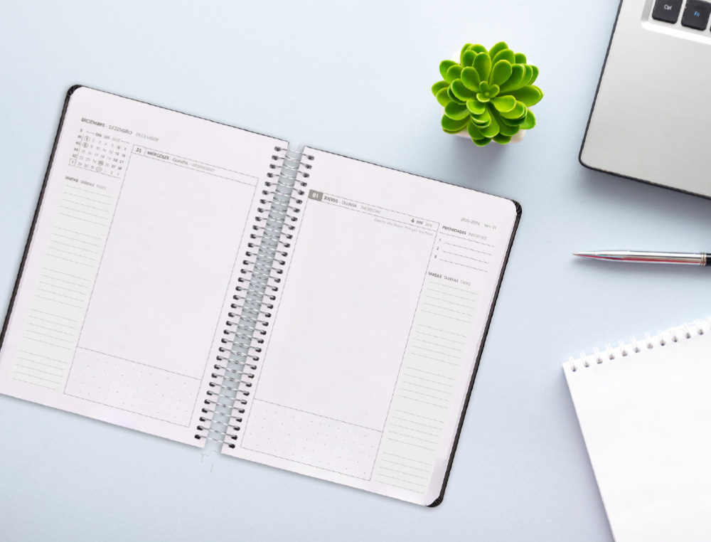 AGENDA ESPIRAL ANTARTIK ESSENTIALS A5+ 2026 DIA PAGINA AZUL CLARO PAPEL 80 GR FSC