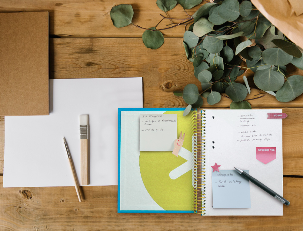 CADERNO ESPIRAL DIN A5 ANTARTIK CAPA FORRADA 120 F 100 GR LISO COM BANDAS DE CORES 6 FUROS COR AZUL